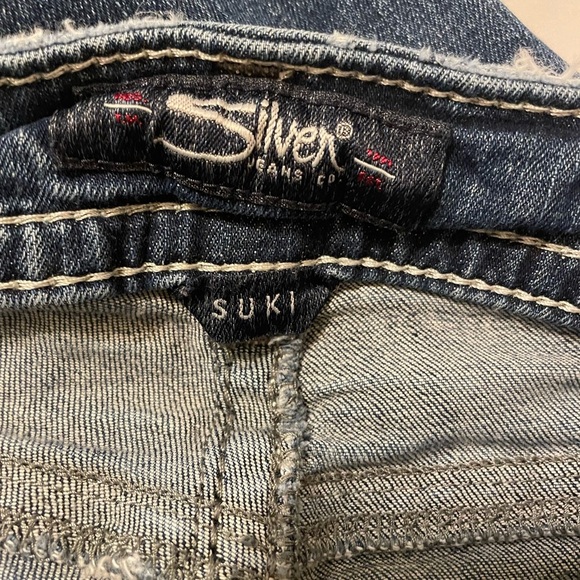 Silver Jeans Capri distressed denim size 28x22 1/2” - Picture 5 of 6